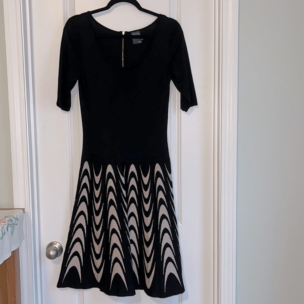 Gabby Skye Black and Beige Sweater Dress